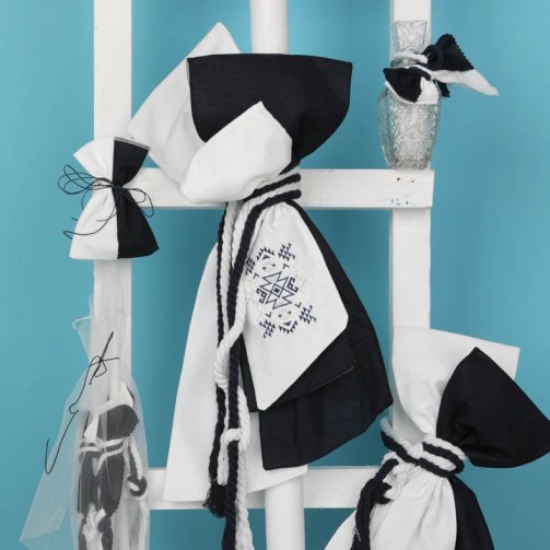 Λαμπάδα Λευκή Μπλε με Κέντημα S8